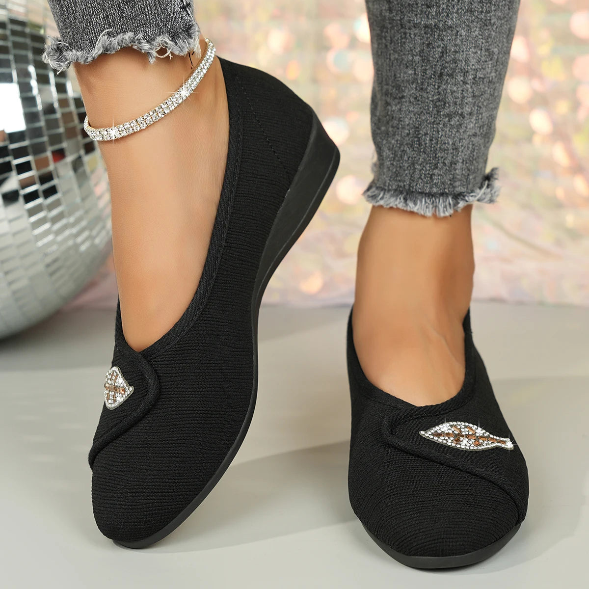 Women's Elegant Rhinestone Flat Shoes 2025 New Vamps Wrap Design Slip-On Casual Shoes Comfortable Walking Flats Plus Size
